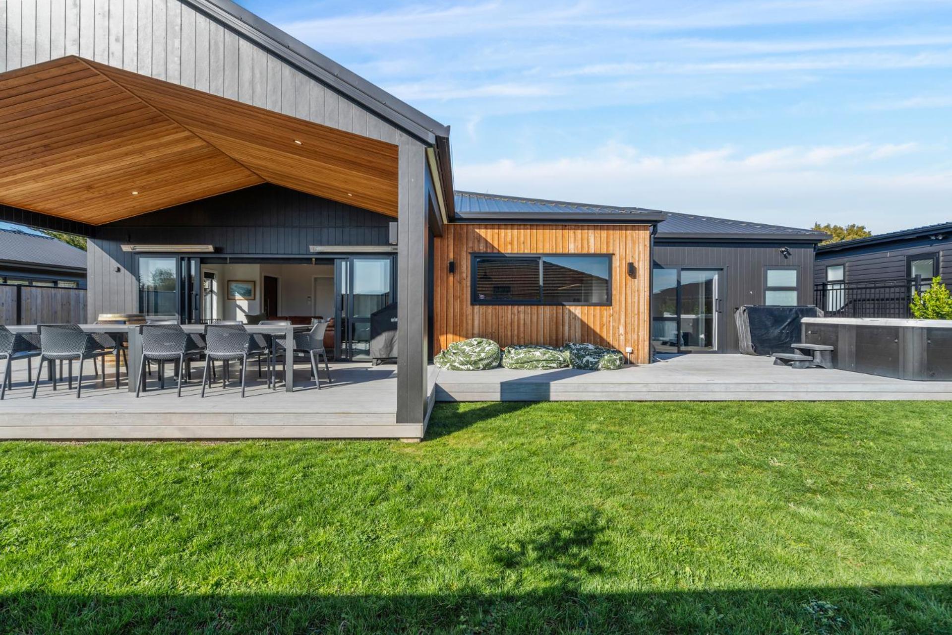 Regent Sanctuary - Martinborough Holiday Home エクステリア 写真